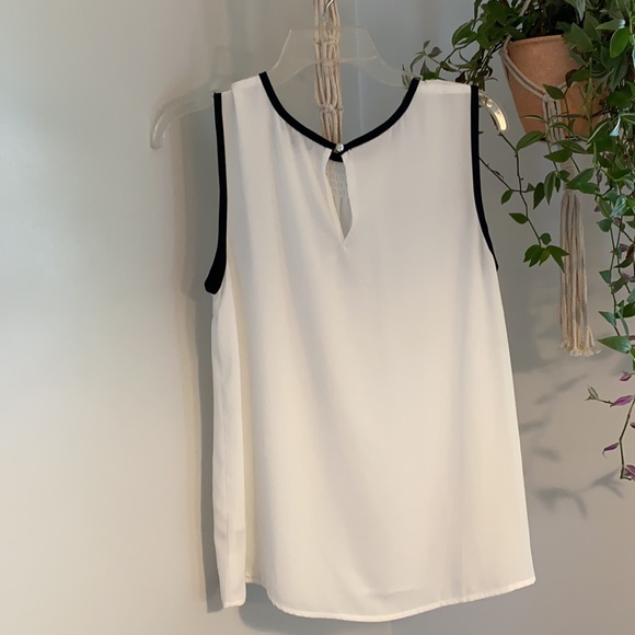 Vince Camuto - Picture 4 of 6